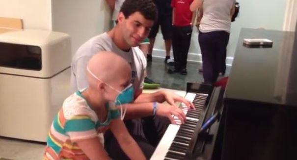 Video of Memphis QB singing with young cancer patient goes viral