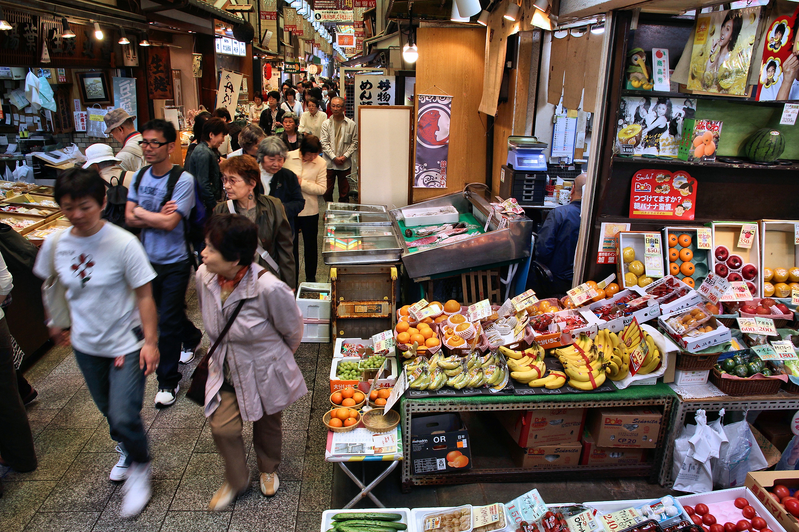 Japanese continue to struggle to make ends meet as its recession deepens