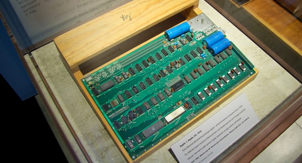 Antique Apple-1 computer sells for a record $671k