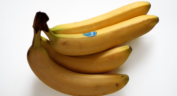 Pregnant woman slammed for radical fruit-based diet: 20 bananas per day!