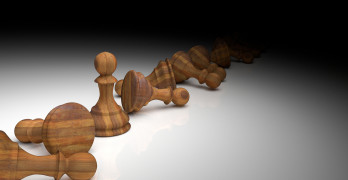 3D Rendering : illustration of chess pieces.the wooden pawn chess at the center with many falling pawn chess.light drop to the chess.leader success concept.business leader concept.winner.loser