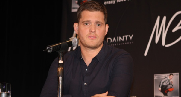 Michael Buble gives impromptu performance in New York City subway station