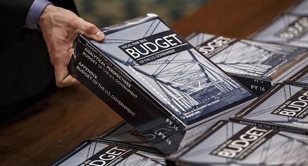 Obama budget proposes record spending to boost middle class