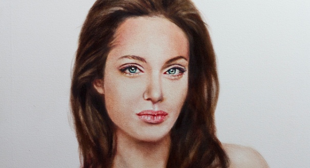 Angelina Jolie topless portrait to be sold for charity; actress’ aunt has ‘hours’ to live