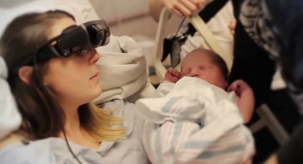 Watch touching video of blind mother seeing her newborn for the first time [VIDEO]