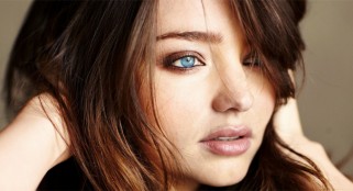 Miranda Kerr topless during photo shoot incident