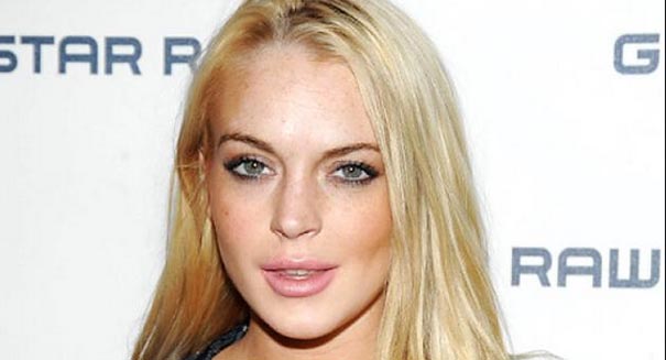 Lindsay Lohan includes meeting fans as part of her court-ordered community service