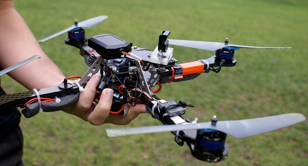 Quadcopter drone crash lands on White House lawn
