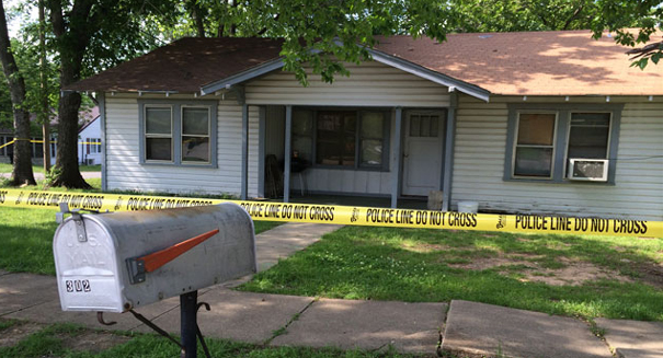 1 dead as 2 men found stabbed in Oklahoma home