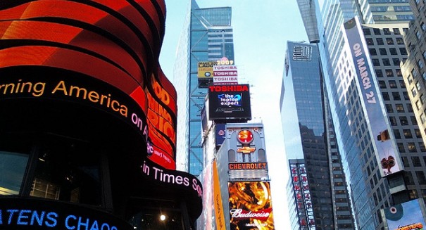 Paul McCartney surprises New York with a Times Square mini-concert