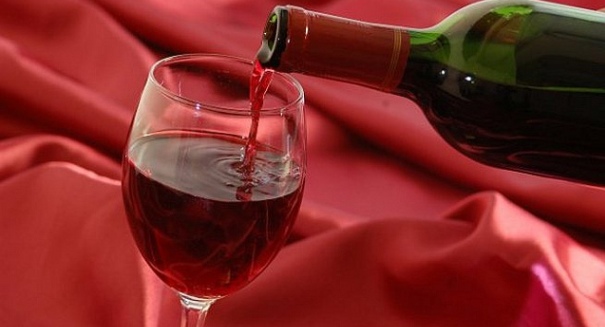 Drinking a glass of wine a day may lower risk of depression