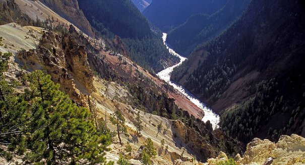 New, enormous magma chamber beneath Yellowstone National Park