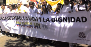 Demonstration against FARC in Colombia, image via common.wikimedia